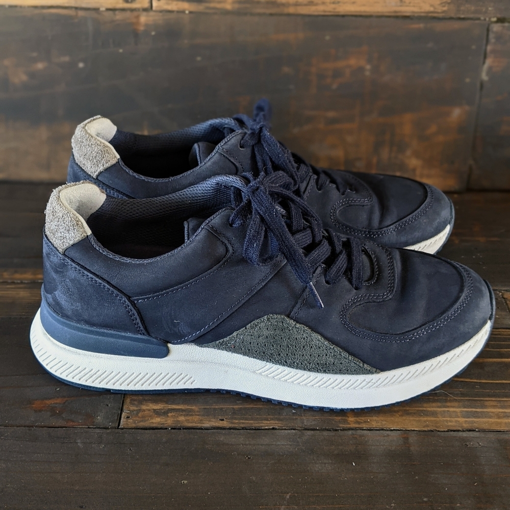 Everlane Tread Sneakers in Navy Nubuck